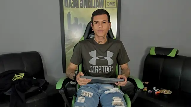 Snapshot of jamesinked_ chatting on 02.11.25 jamesinked  online show from 02.11.25