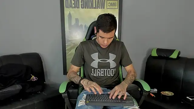 Snapshot of jamesinked_ chatting on 02.12.25 jamesinked  online show from 02.12.25