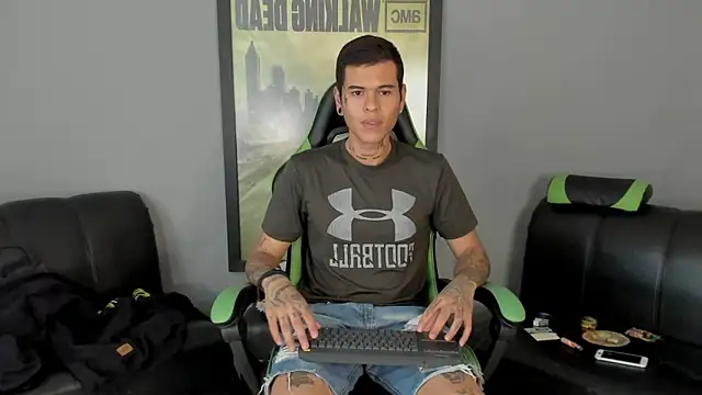 Snapshot of jamesinked_ chatting on 02.12.25 jamesinked  online show from 02.12.25