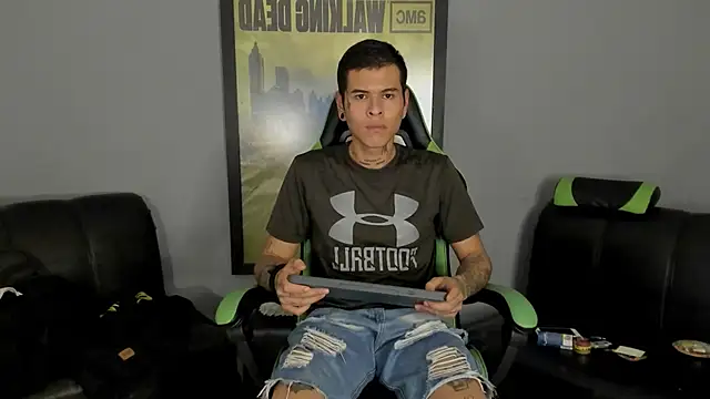 Snapshot of jamesinked_ chatting on 02.12.25 jamesinked  online show from 02.12.25