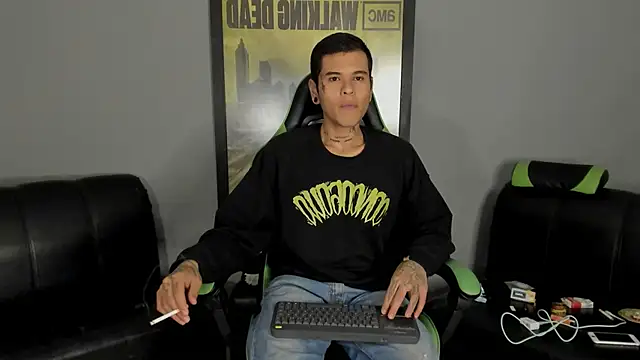 Snapshot of jamesinked_ chatting on 02.14.25 jamesinked  online show from 02.14.25