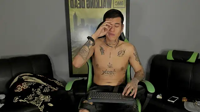 Snapshot of jamesinked_ chatting on 02.16.25 jamesinked  online show from 02.16.25