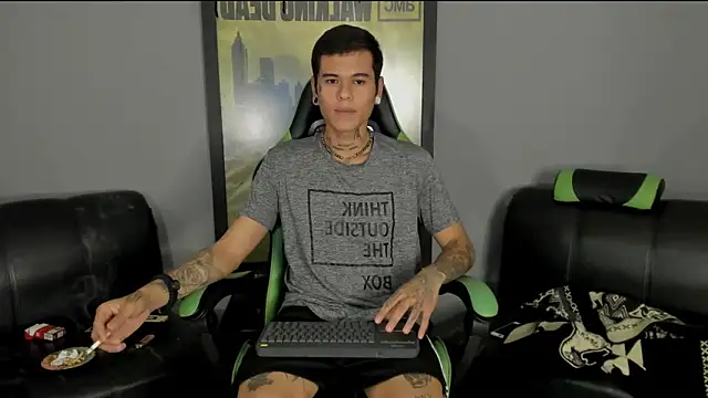 Snapshot of jamesinked_ chatting on 02.25.25 jamesinked  online show from 02.25.25