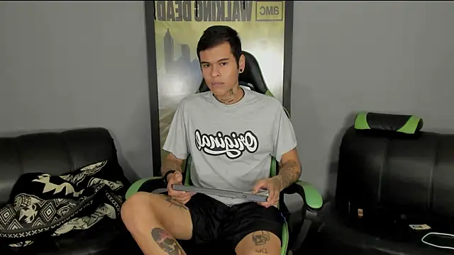 Snapshot of jamesinked_ chatting on 02.28.25 jamesinked  online show from 02.28.25