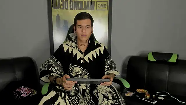 Snapshot of jamesinked_ chatting on 03.07.25 jamesinked  online show from 03.07.25