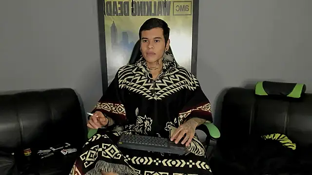 Snapshot of jamesinked_ chatting on 03.08.25 jamesinked  online show from 03.08.25