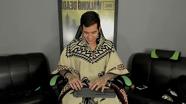 Snapshot of jamesinked_ chatting on 03.10.25 jamesinked  online show from 03.10.25