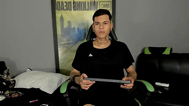 Snapshot of jamesinked_ chatting on 03.12.25 jamesinked  online show from 03.12.25