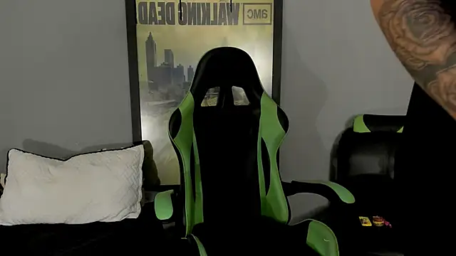 Snapshot of jamesinked_ chatting on 03.13.25 jamesinked  online show from 03.13.25