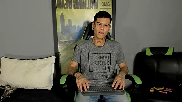 Snapshot of jamesinked_ chatting on 03.23.25 jamesinked  online show from 03.23.25