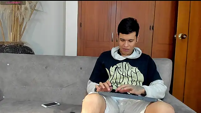 Snapshot of jamesinked_ chatting on 10.28.25 jamesinked  online show from 10.28.25