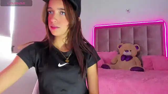 Snapshot of Melody_Ds chatting on 01.04.25 Melody Ds online show from 01.04.25