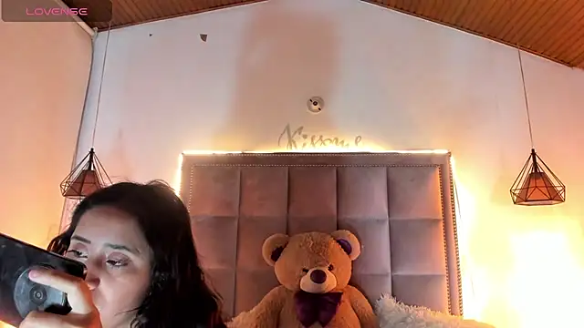 Snapshot of Melody_Ds chatting on 09.20.25 Melody Ds online show from 09.20.25