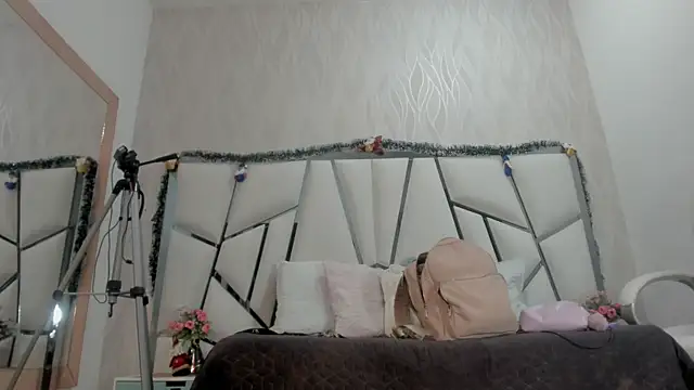 Victoriaa millers online show from 11.23.25