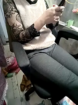 Snapshot of Fuckmehard2xx chatting on 12.17.24 Fuckmehard2xx online show from 12.17.24