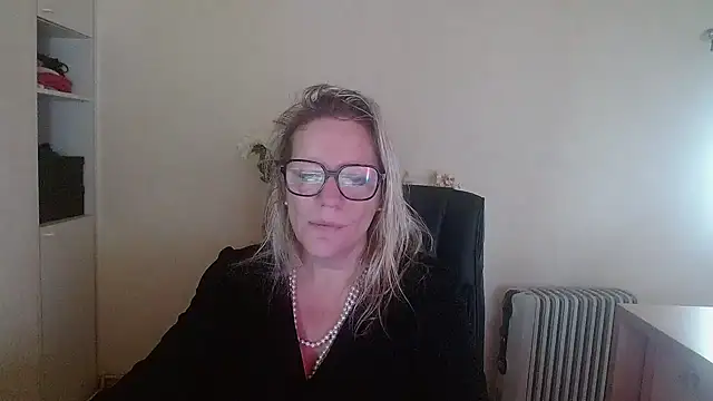 Silkesquirt online show from 10.15.25