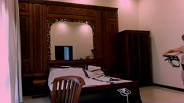 Eva Jaya online show from 11.01.25