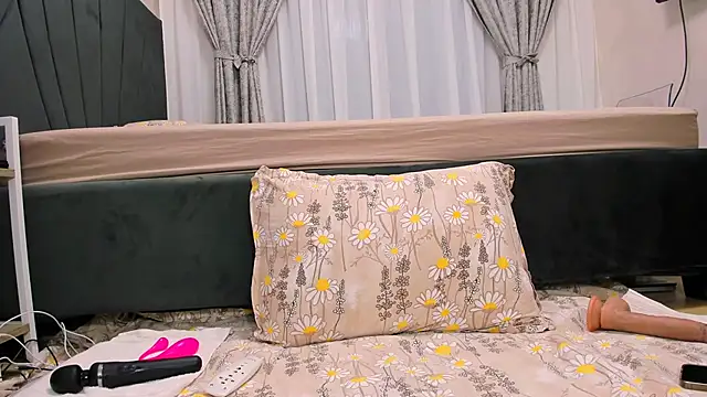 Snapshot of wowsquirtx chatting on 02.15.25 wowsquirtx online show from 02.15.25