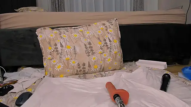 Snapshot of wowsquirtx chatting on 03.01.25 wowsquirtx online show from 03.01.25