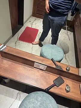 versatile guy01 online show from 10.14.25