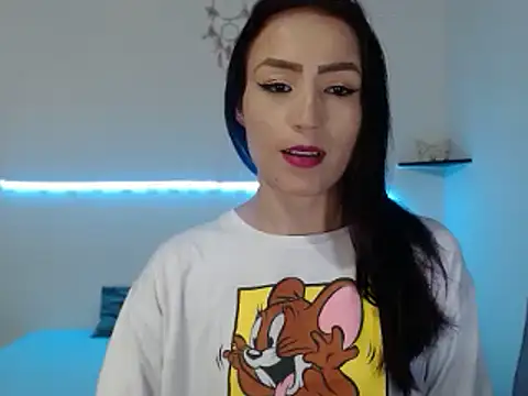 Sara-Guzman1 online show from 02.11.25