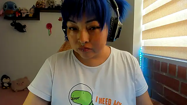 Snapshot of Shaddycute_ chatting on 10.19.25 Shaddycute online show from 10.19.25