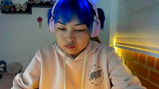 Snapshot of Shaddycute_ chatting on 10.21.25 Shaddycute online show from 10.21.25