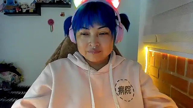 Snapshot of Shaddycute_ chatting on 10.21.25 Shaddycute online show from 10.21.25