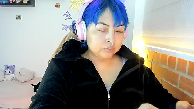 Shaddycute  online show from 10.28.25