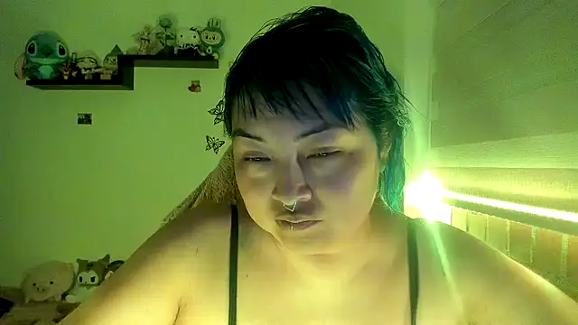 Shaddycute  online show from 12.23.25