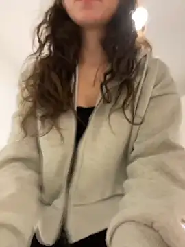 Snapshot of coquette15 chatting on 11.16.25 coquette15 online show from 11.16.25