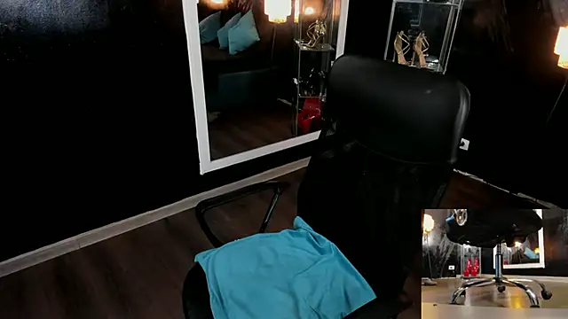 EvelynLexy online show from 02.19.25