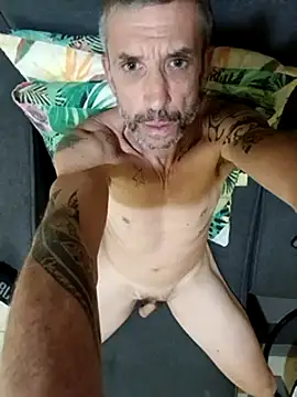 Snapshot of chris_sbh chatting on 02.01.25 chris sbh online show from 02.01.25