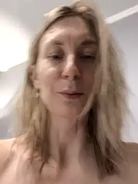 AvelinaLeoni online show from 10.13.25