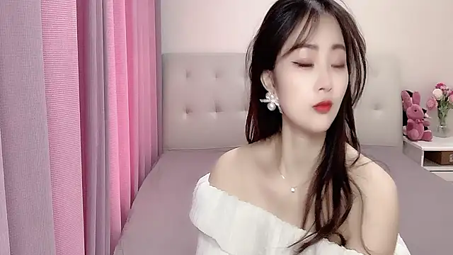 Snapshot of aisha123123 chatting on 03.19.25 aisha123123 online show from 03.19.25