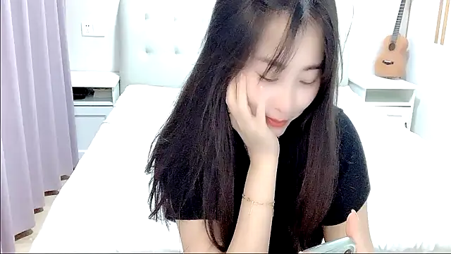 Snapshot of aisha123123 chatting on 10.16.25 aisha123123 online show from 10.16.25