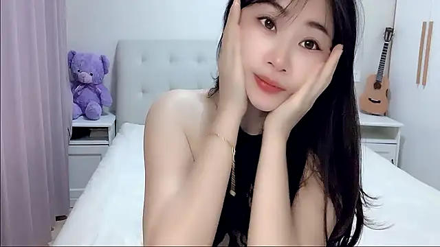 Snapshot of aisha123123 chatting on 10.26.25 aisha123123 online show from 10.26.25