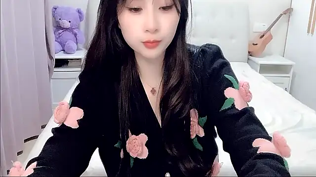 Snapshot of aisha123123 chatting on 10.30.25 aisha123123 online show from 10.30.25