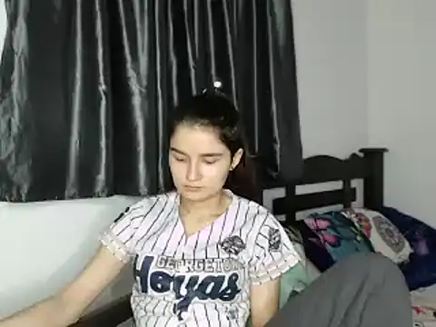 Snapshot of saritapretyy chatting on 12.18.24 saritapretyy online show from 12.18.24