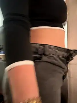 Snapshot of karenlennox1 chatting on 11.16.25 karenlennox1 online show from 11.16.25