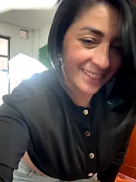 Snapshot of karenlennox1 chatting on 11.22.25 karenlennox1 online show from 11.22.25