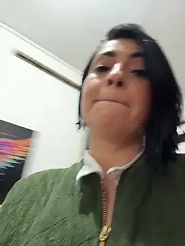 Snapshot of karenlennox1 chatting on 12.21.25 karenlennox1 online show from 12.21.25