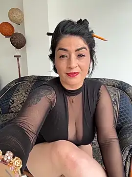 Snapshot of karenlennox1 chatting on 02.15.26 karenlennox1 online show from 02.15.26