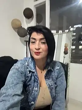 Snapshot of karenlennox1 chatting on 02.25.26 karenlennox1 online show from 02.25.26