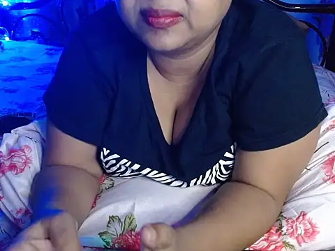 Snapshot of TASHa009 chatting on 10.19.25 TASHa009 online show from 10.19.25