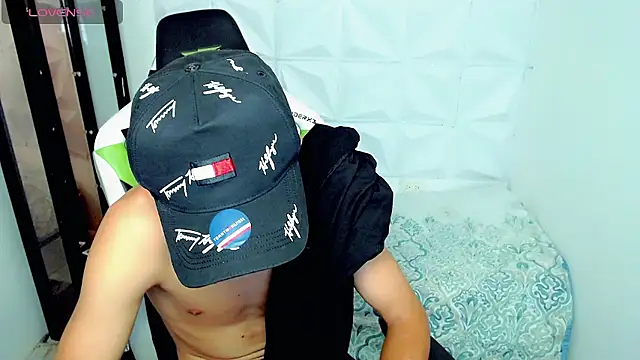 Snapshot of bby_santi chatting on 12.04.24 bby santi online show from 12.04.24