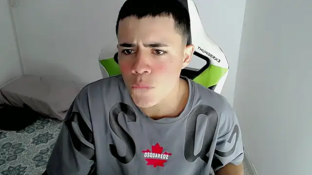 Snapshot of bby_santi chatting on 03.10.25 bby santi online show from 03.10.25