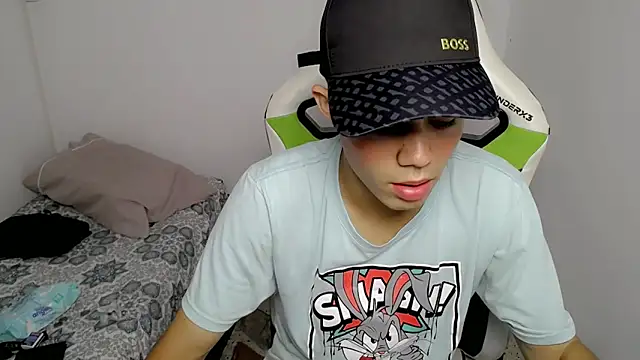 Snapshot of bby_santi chatting on 03.11.25 bby santi online show from 03.11.25