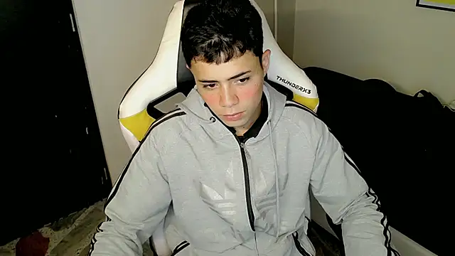 Snapshot of bby_santi chatting on 10.06.25 bby santi online show from 10.06.25