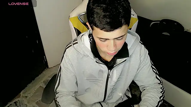 Snapshot of bby_santi chatting on 10.07.25 bby santi online show from 10.07.25